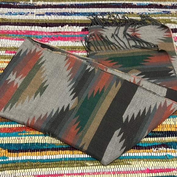 Aztec Scarf - Picture 1 of 2